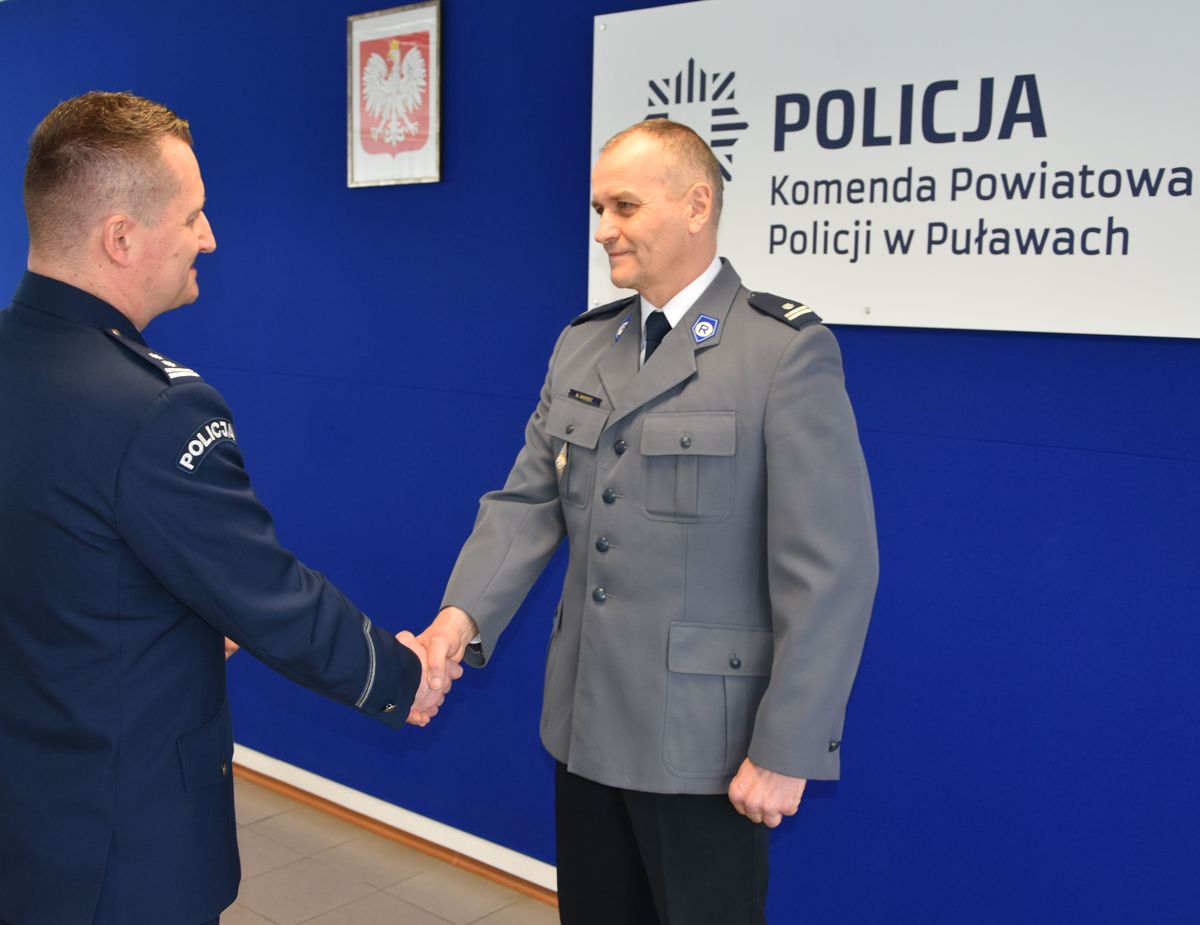 Komendant Powiatowy Policji w Puławach witający I Zastępcę