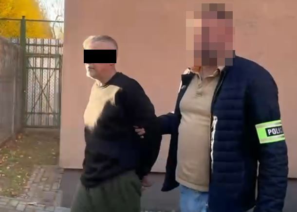 policjant prowadzący zatrzymanego