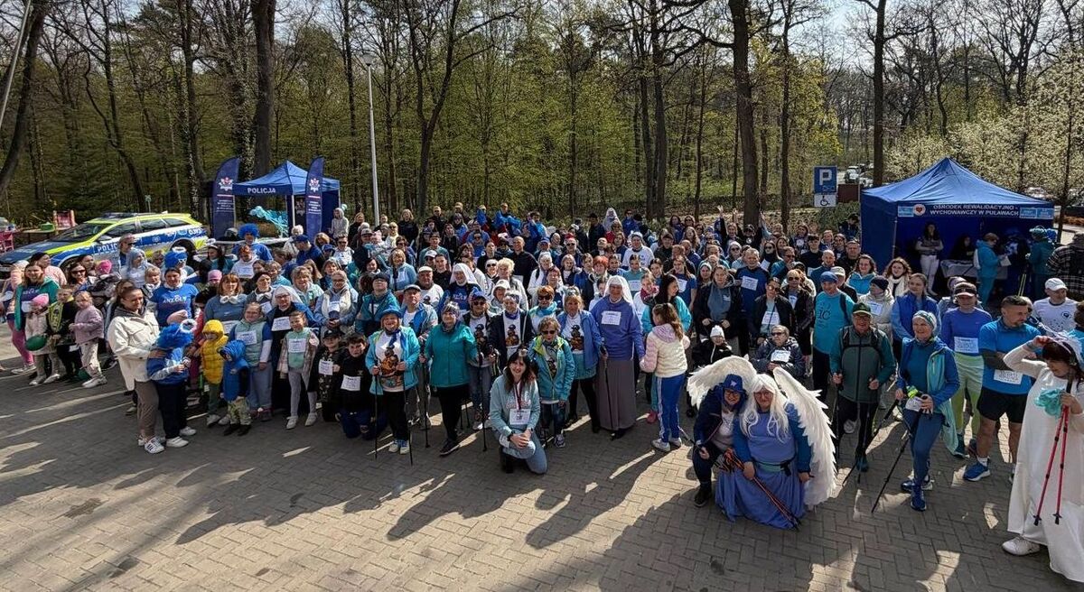 zdjęcie grupowe wszystkich uczestników biegu