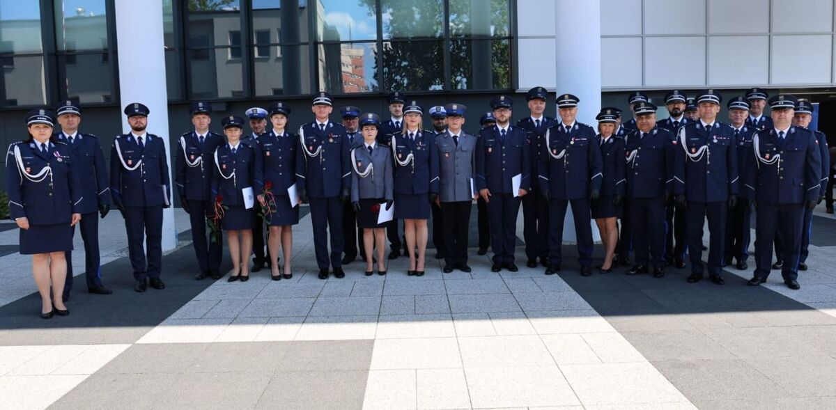 zdjęcie grupowe policjantów
