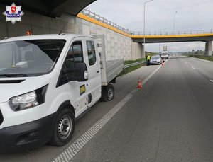 rozbity dostawczak na s17