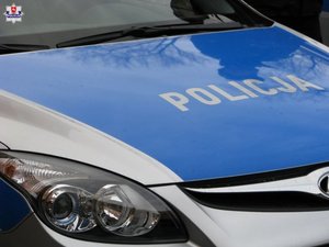 napis policja na radiowozie