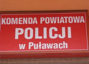 napis Komenda Powiatowa Policji w Puławach