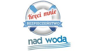 logo akcji kręci mnie bezpieczeństwo nad wodą na tle koła ratunkowego