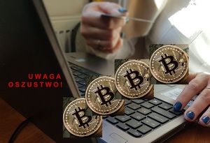 dłonie na klawiaturze komputera logo B bitcoinów