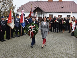 prezydent Puław z kwiatami