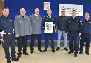 naczelnicy i policjanci ruchu drogowego wraz z I zastępcą komendanta