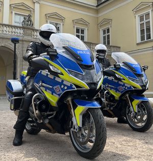 policjanci na motocyklach