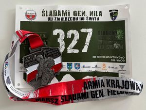 karta uczestnika oraz medal marszu śladami gen. Nila od zmierzchu do świtu