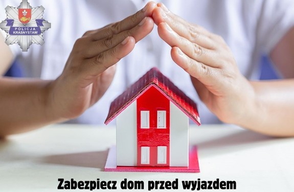 dom osłonięty dłońmi