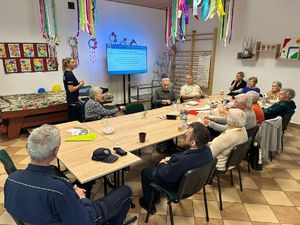 dwoje policjantów na spotkaniu z seniorami