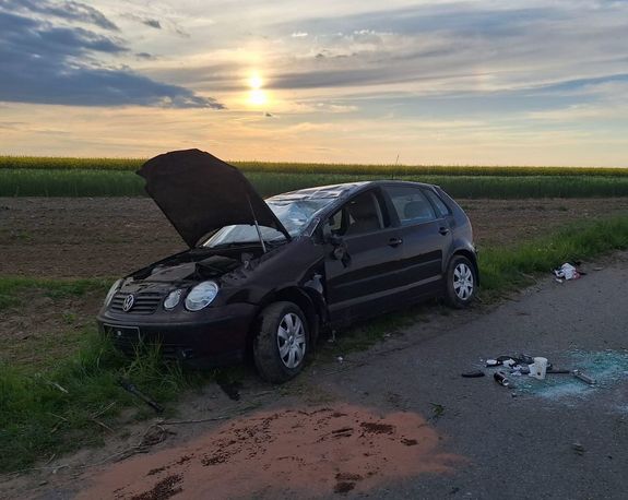 volkswagen z pogniecionym dachem