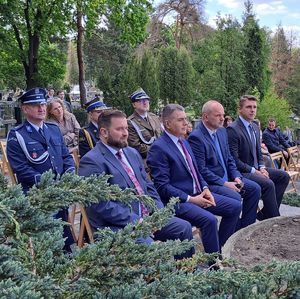 uczestnicy uroczystości_samorządowcy i służby mundurowe