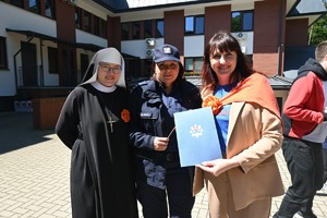 policjantka z siostra i prezes fundacji