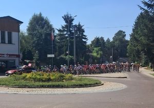radiowóz zabezpieczajacy wyścig