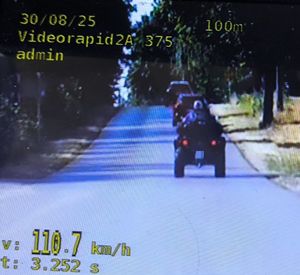zdjęcie z videorejestraota quad jadący 110 km na godzinę