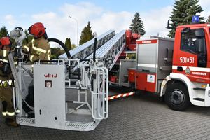 samochód strażacki z drabiną