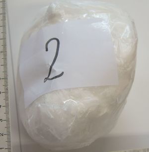 worek z białym proszkiem