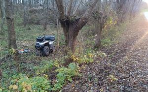rozbity quad w lesie