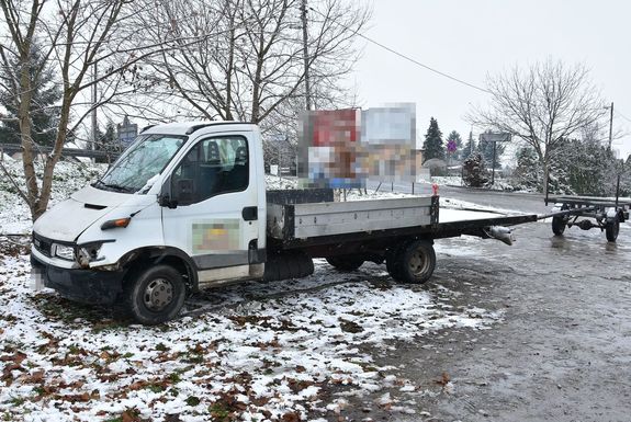 bus Iveco z przyczepką