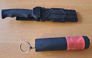 nóż i granat hukowy