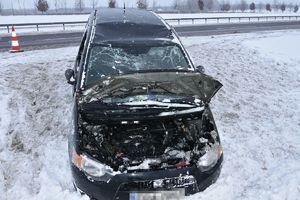 przód rozbitego samochodu