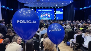 sala pełna ludzi podczas gali finałowej konkursu Odblaskowa Szkoła
