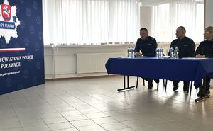Kierownictwo Policji przy stole prezydialnym