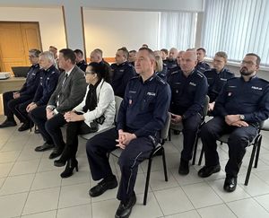 osoby zgromadzone na odprawie