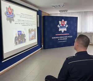 slajd z wyróżnionymi policjantami