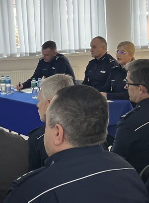 Komendant Powiatowy Policji w Puławach Agnieszka Falandysz przemawiająca podczas odprawy