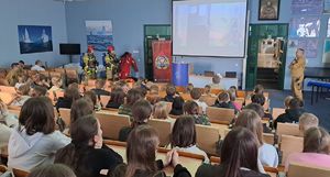 strażacy podczas prelekcji