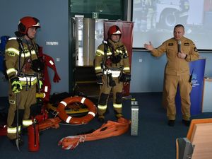 prezentacja strażaków