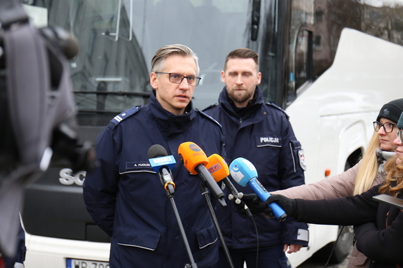 Rzecznik KWP w Lublinie podczas briefingu prasowego