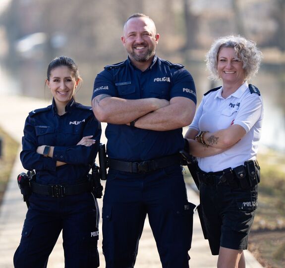 dwie policjantki i policjant