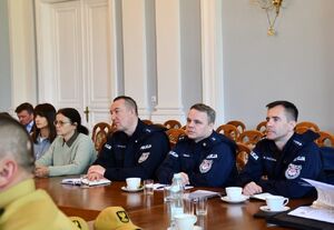 przedstawiciele policji na spotkaniu