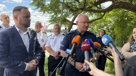 uczestnicy briefingu