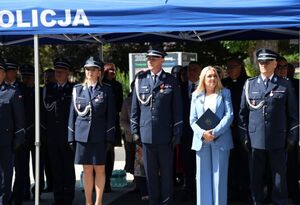 Komendanci i Starosta pod namiotem