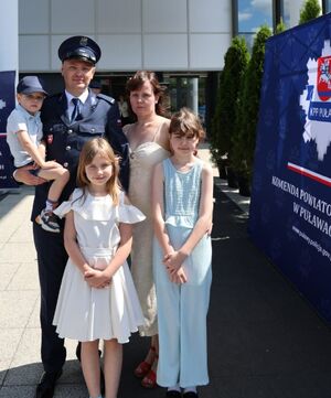 policjant z rodziną