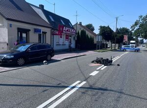 miejsce zdarzenia drogowego w Końskowoli w tle radiowóz