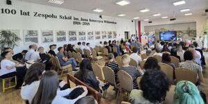 sala konferencyjna na niej uczestnicy inauguracji