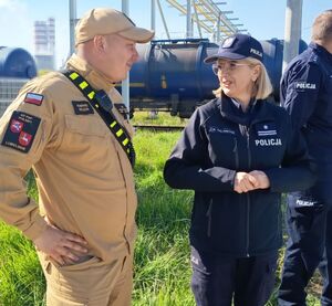 Komendant Powiatowy Policji w Puławach z dowódcą ze straży